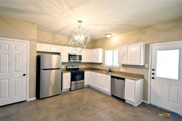 $1,374 | 107 Rosedale Avenue, New Braunfels, TX 78130