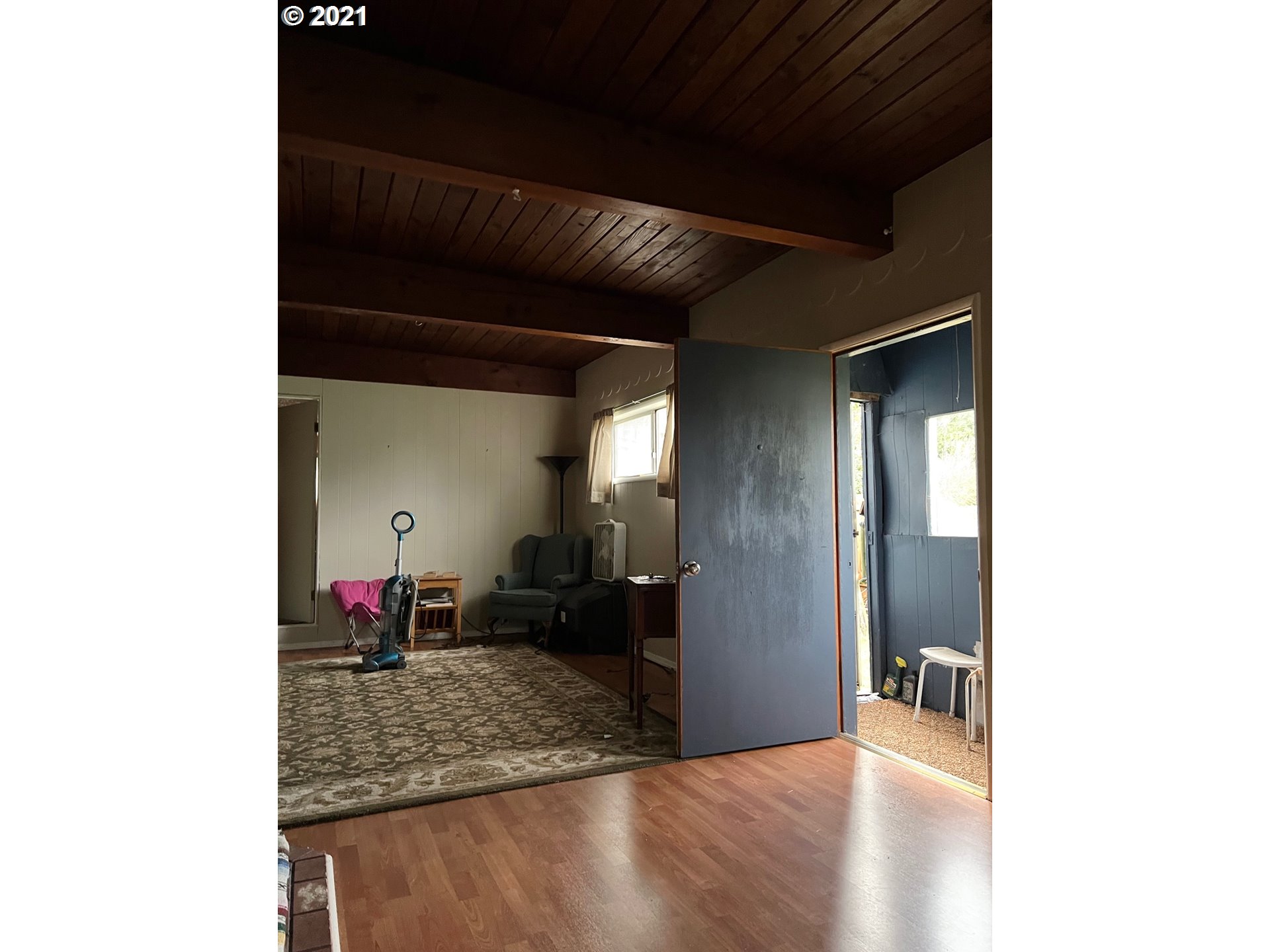 90466 Lewis Road Warrenton, OR 97146 - Photo 6 of 24 Living Room