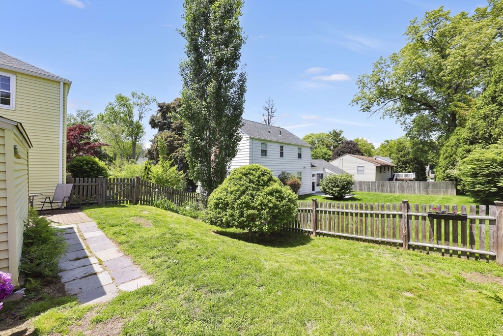 121 Benz Street Springfield, MA 01118 - Photo 36 of 40