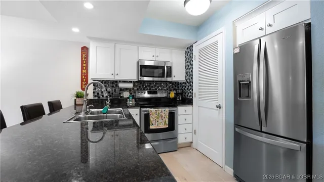 $319,000 | 40 Lighthouse Road, Unit 5201, Lake Ozark, MO 65049