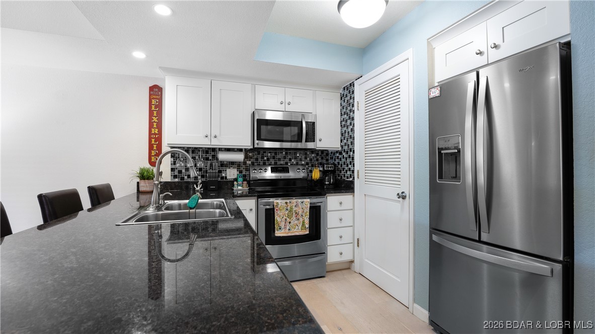 40 Lighthouse Road, Unit 5201 Lake Ozark, MO 65049 - Photo 4 of 32 Modernized kitchen with granite counters and stain