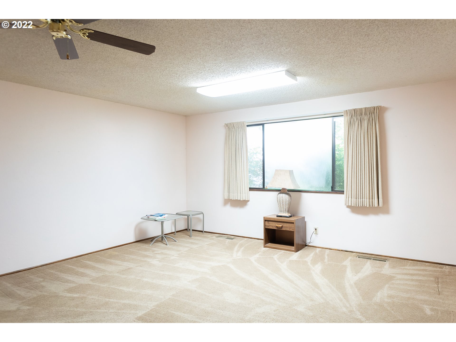 375 72nd Place Springfield, OR 97478 - Photo 22 of 32 a view of empty room with a window