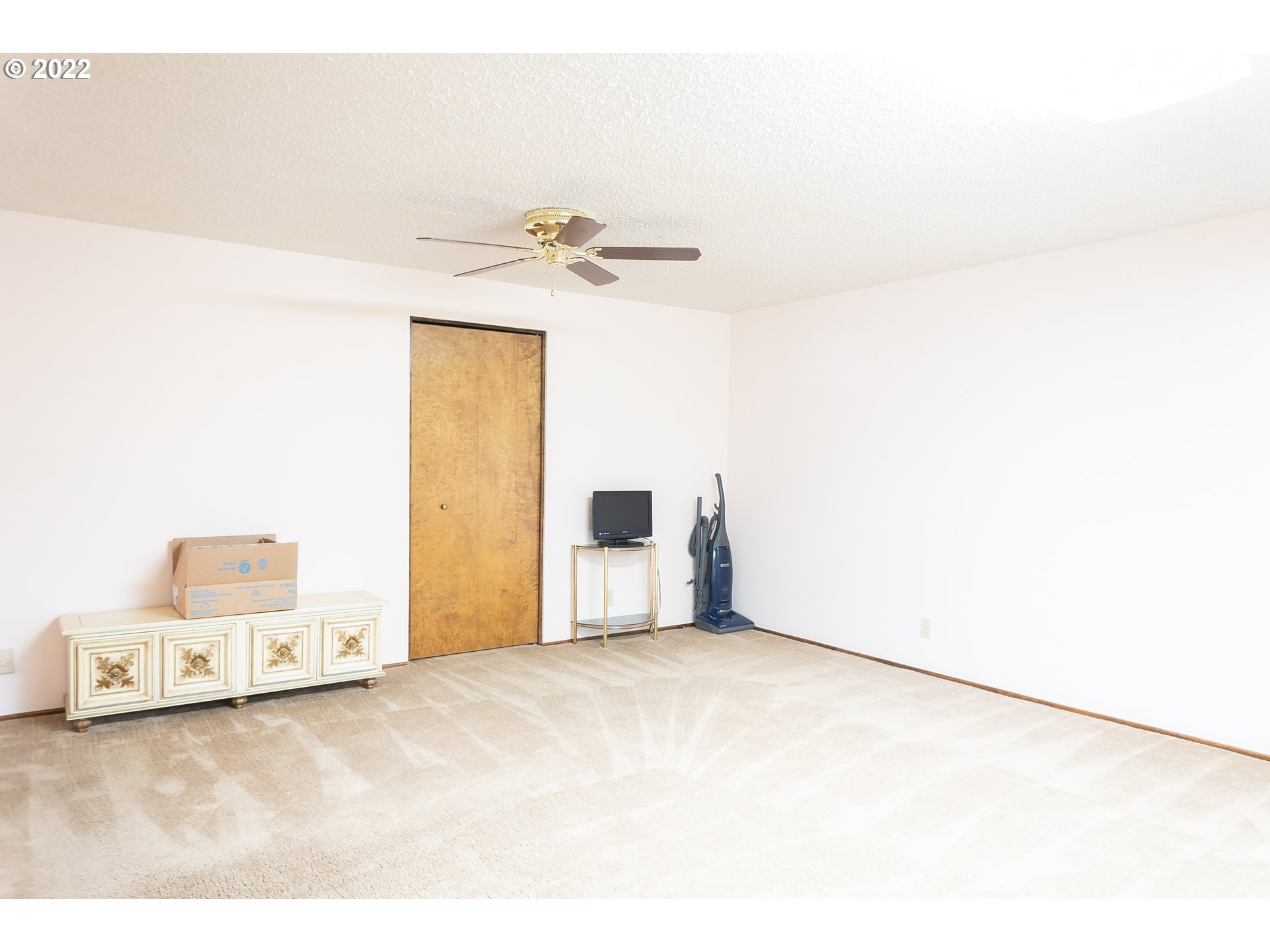 375 72nd Place Springfield, OR 97478 - Photo 23 of 32 a view of a room with a white wall and a chandelier