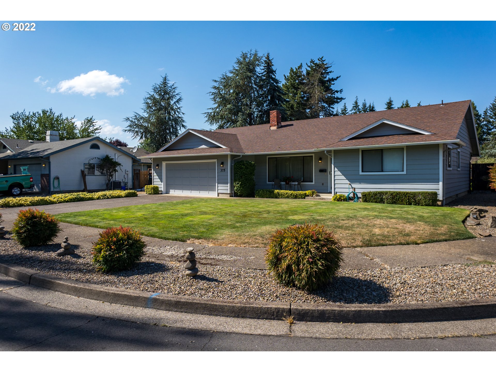 375 72nd Place Springfield, OR 97478 - Photo 3 of 32 a view of a house with a big yard