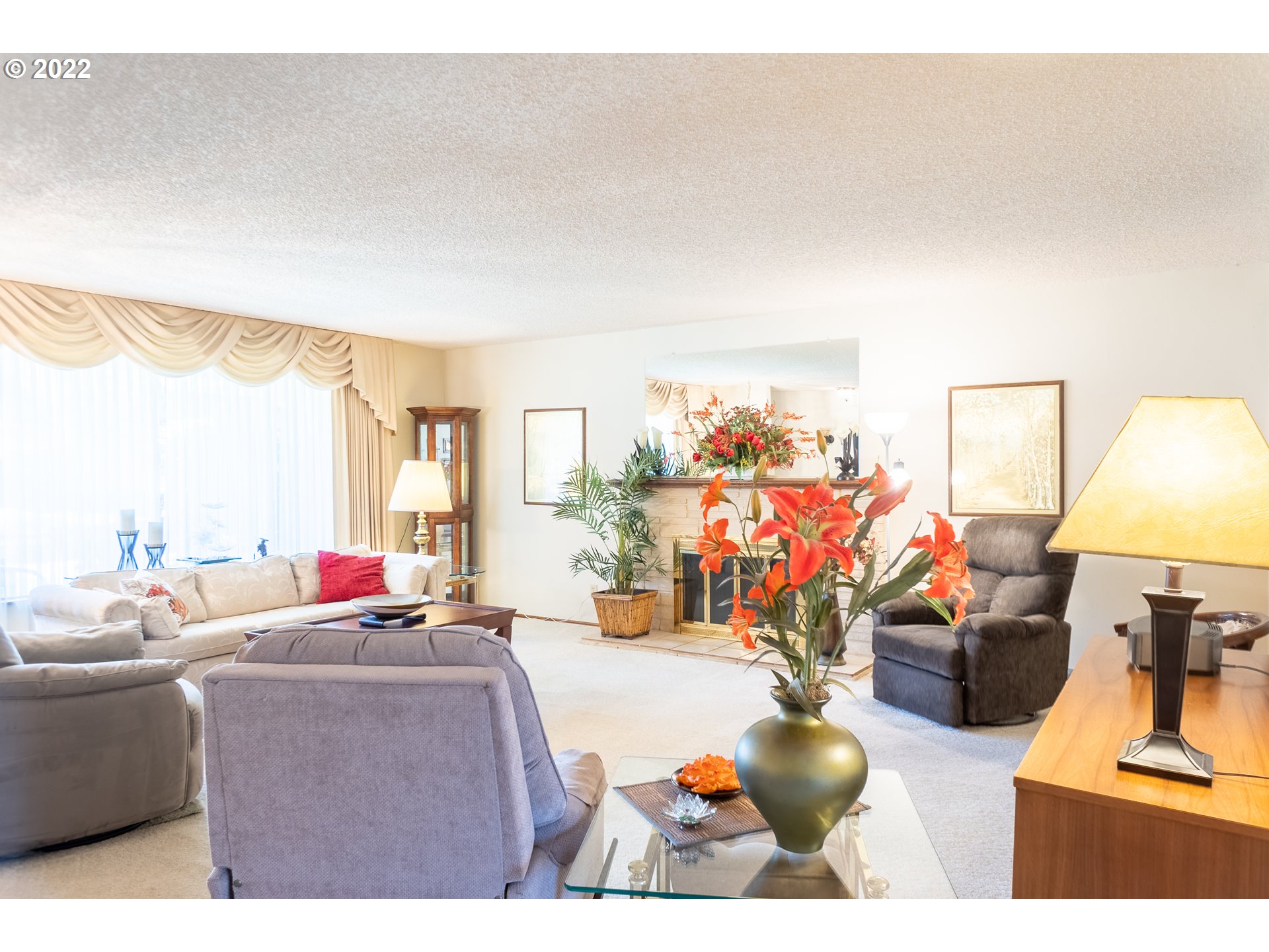 375 72nd Place Springfield, OR 97478 - Photo 5 of 32 a living room with furniture a chandelier and a flat screen tv