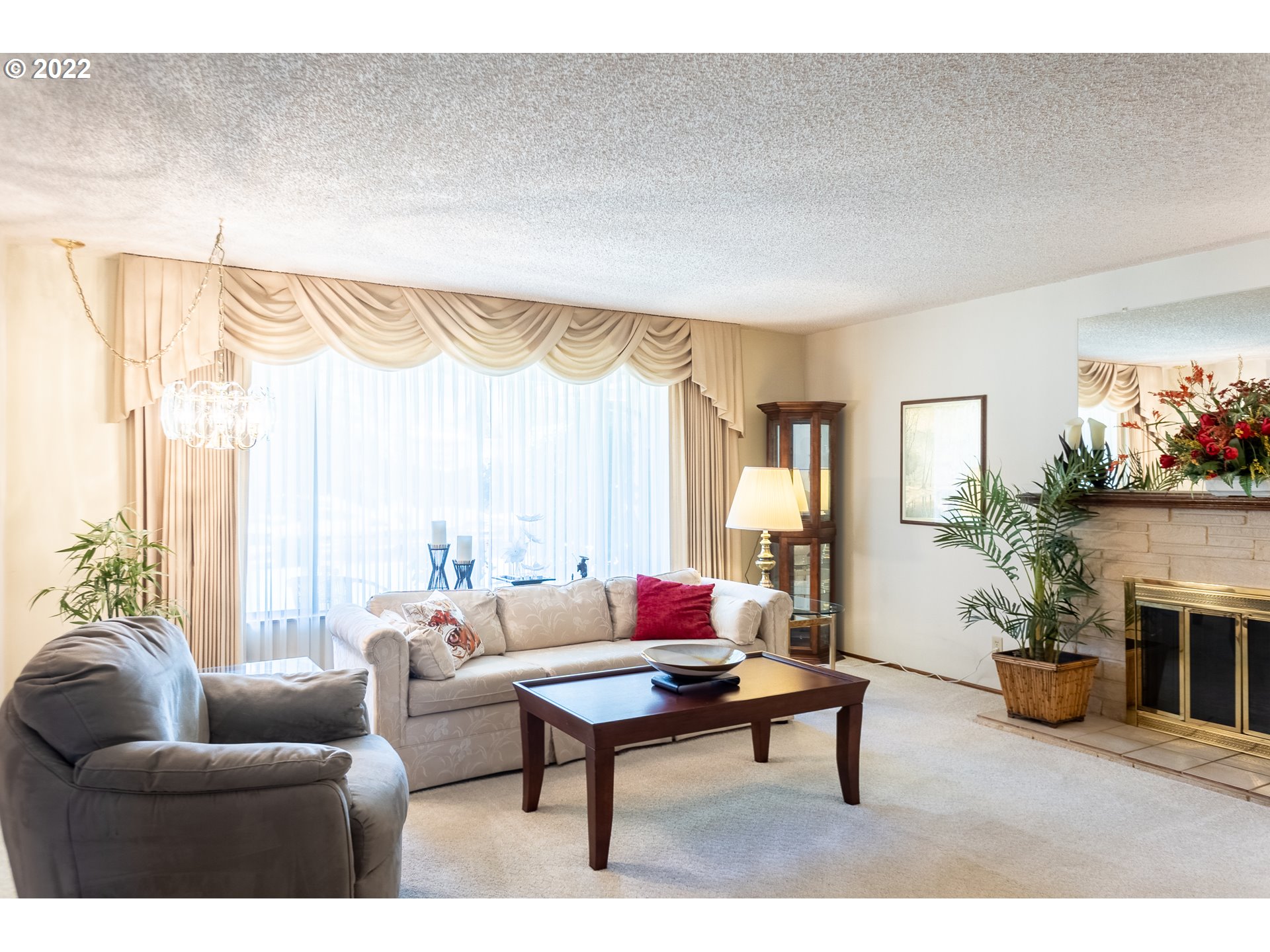 375 72nd Place Springfield, OR 97478 - Photo 7 of 32 a living room with furniture a table and a large window