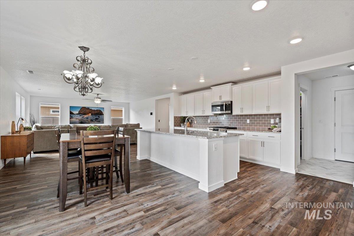 3074 North Greengate Way Star, ID 83669 - Photo 9 of 50
