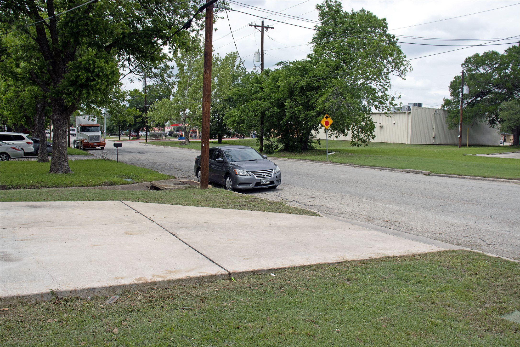 633 South Commerce Street Lockhart, TX 78644 - Photo 14 of 29 Image quality insufficient for description