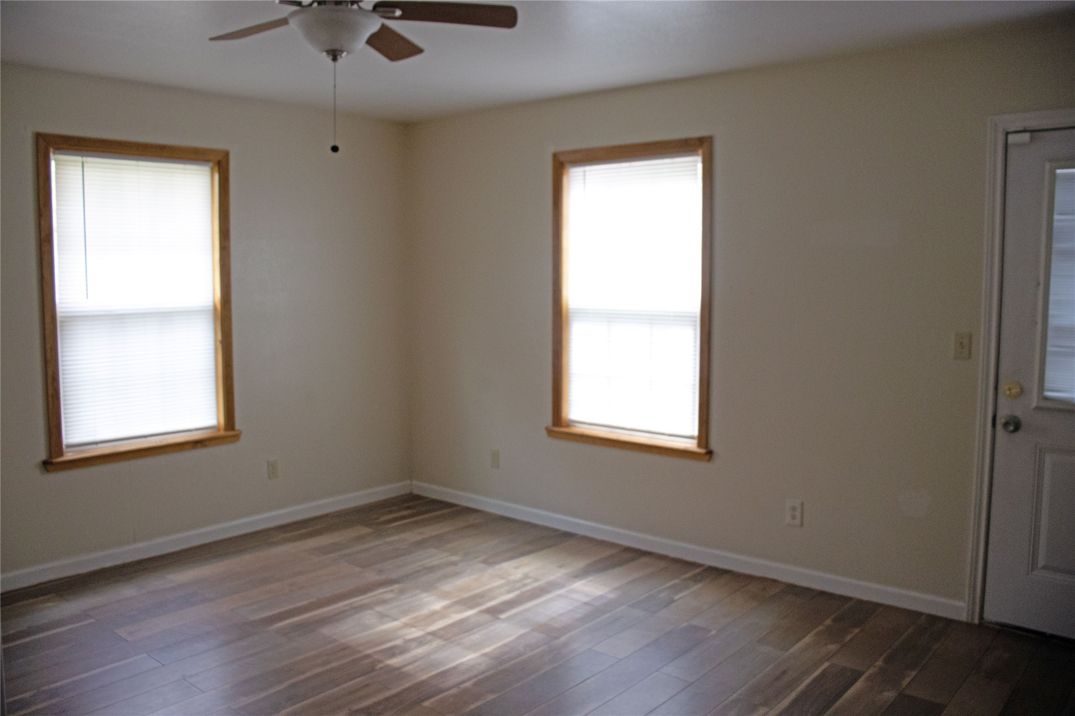 633 South Commerce Street Lockhart, TX 78644 - Photo 25 of 29 Neutral tone wall paint complements wood-finish flooring