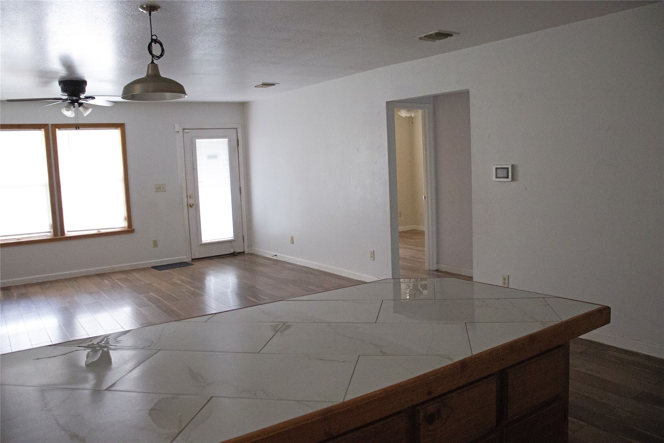 633 South Commerce Street Lockhart, TX 78644 - Photo 26 of 29