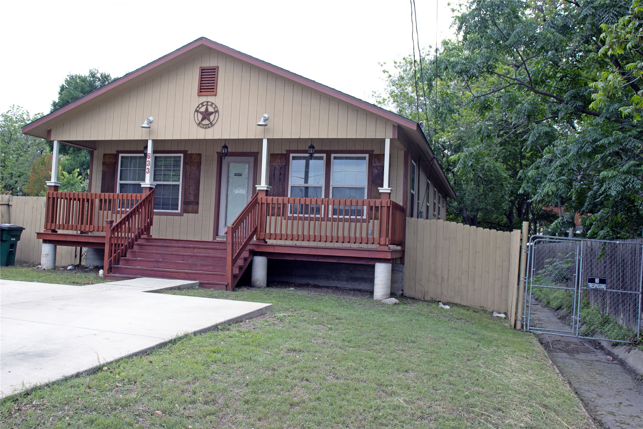633 South Commerce Street Lockhart, TX 78644 - Photo 10 of 29 Raised front porch with wood railings and steps