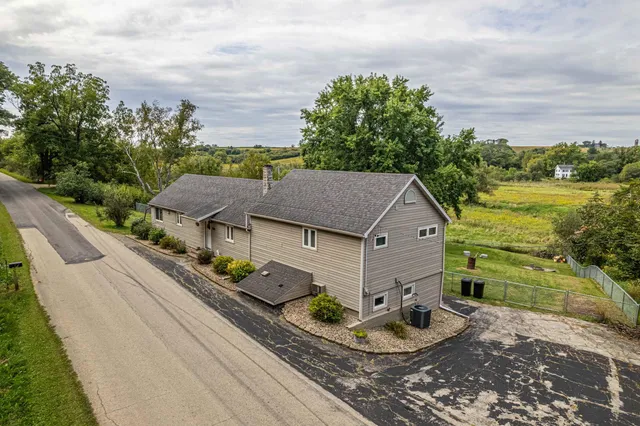 $275,000 | N7515 Gould Hill Road, Blanchardville, WI 53516
