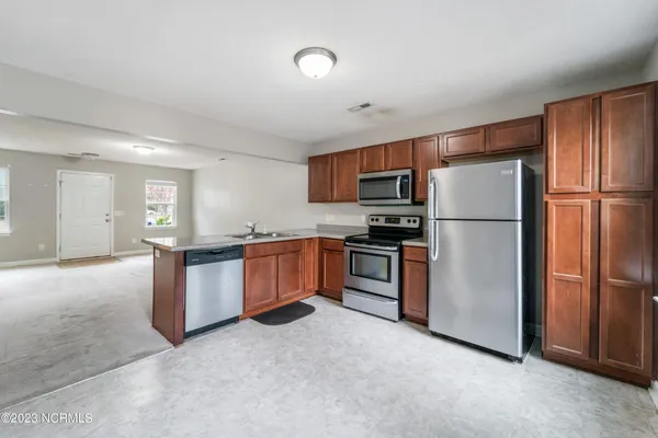 $1,295 | 300 Burley Drive, Unit 10, Hubert, NC 28539