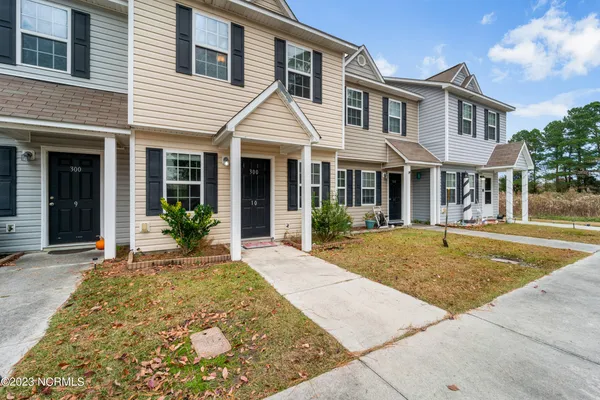 $1,295 | 300 Burley Drive, Unit 10, Hubert, NC 28539