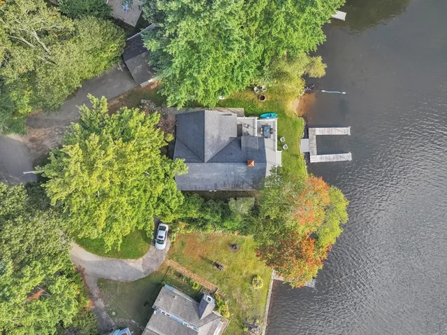 a picture of a bench in front of a wall