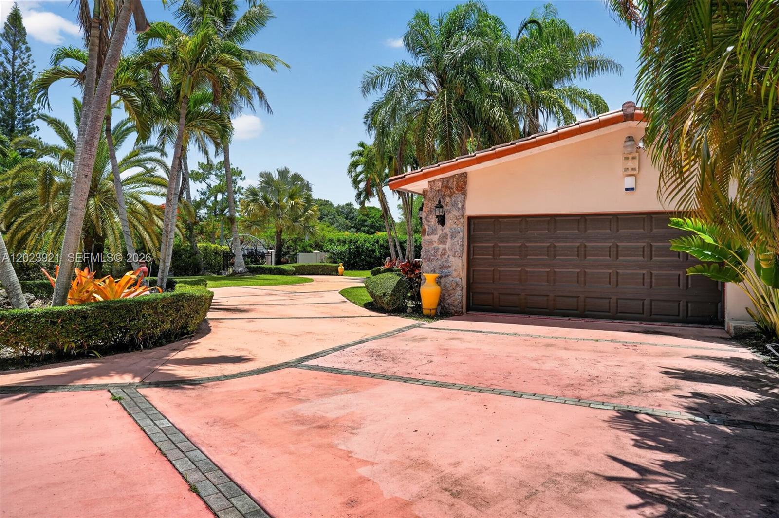 8461 Southwest 68th St Road Miami, FL 33143 - Photo 4 of 65
