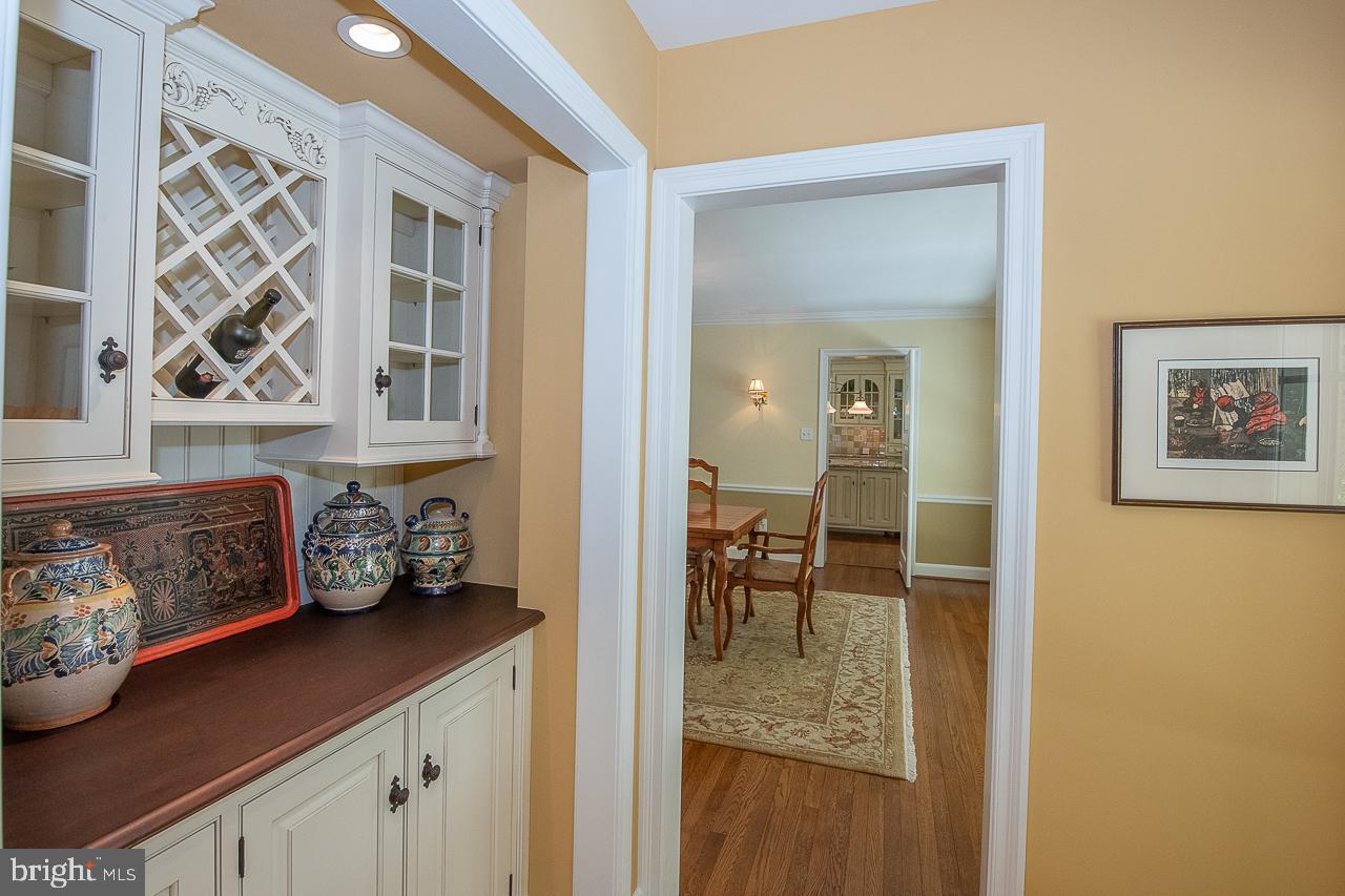 237 Atlee Road Wayne, PA 19087 - Photo 12 of 44 Butlers Pantry with custom cabinetry