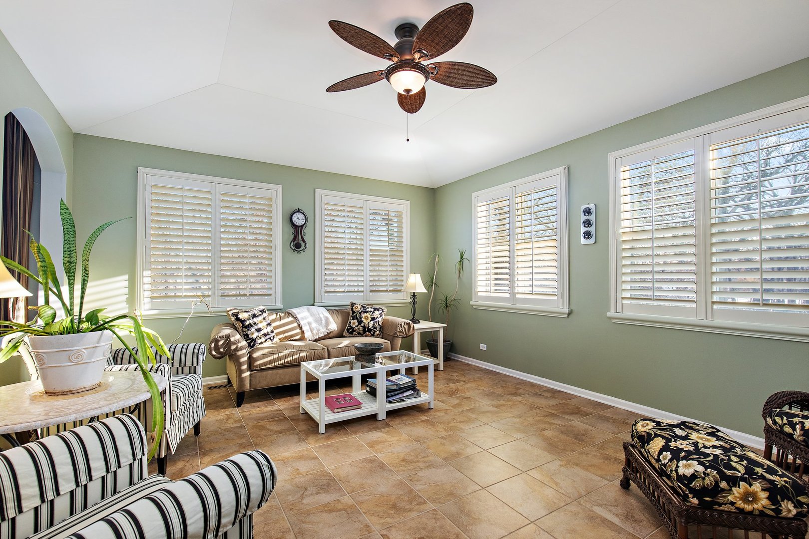 5617 Red Oak Drive Hoffman Estates, IL 60192 - Photo 14 of 30 a living room with furniture and windows