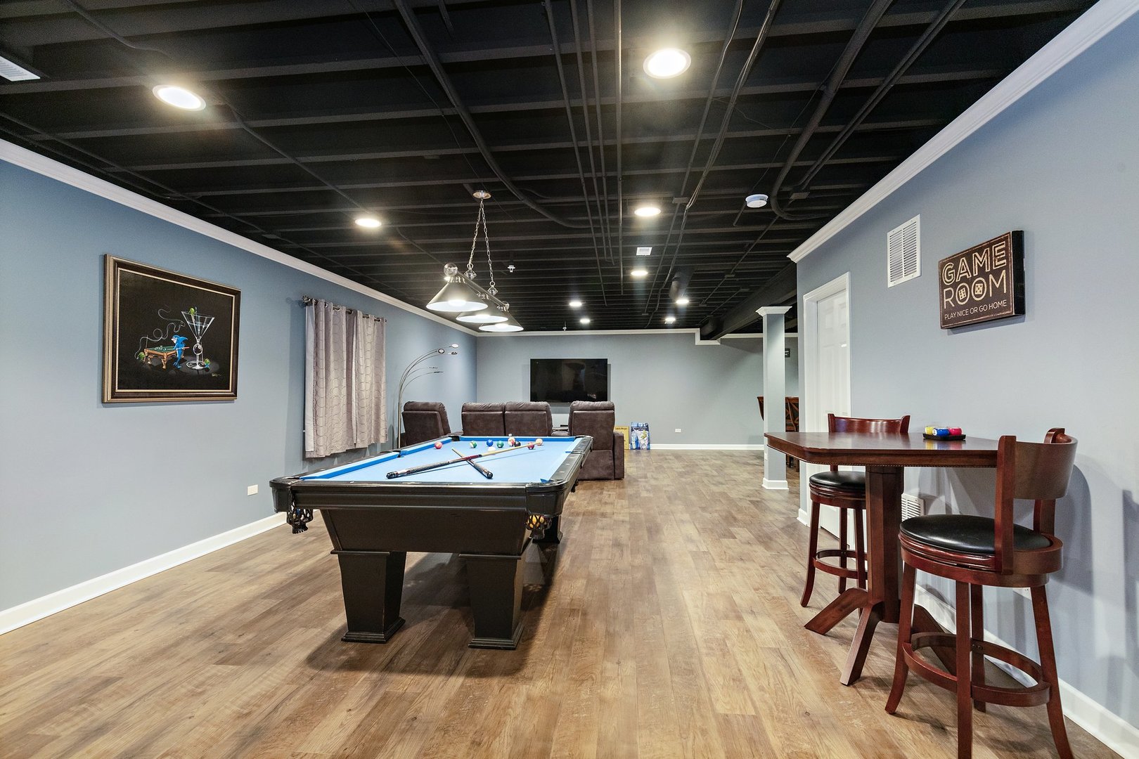 5617 Red Oak Drive Hoffman Estates, IL 60192 - Photo 24 of 30 a view of a dining room with furniture