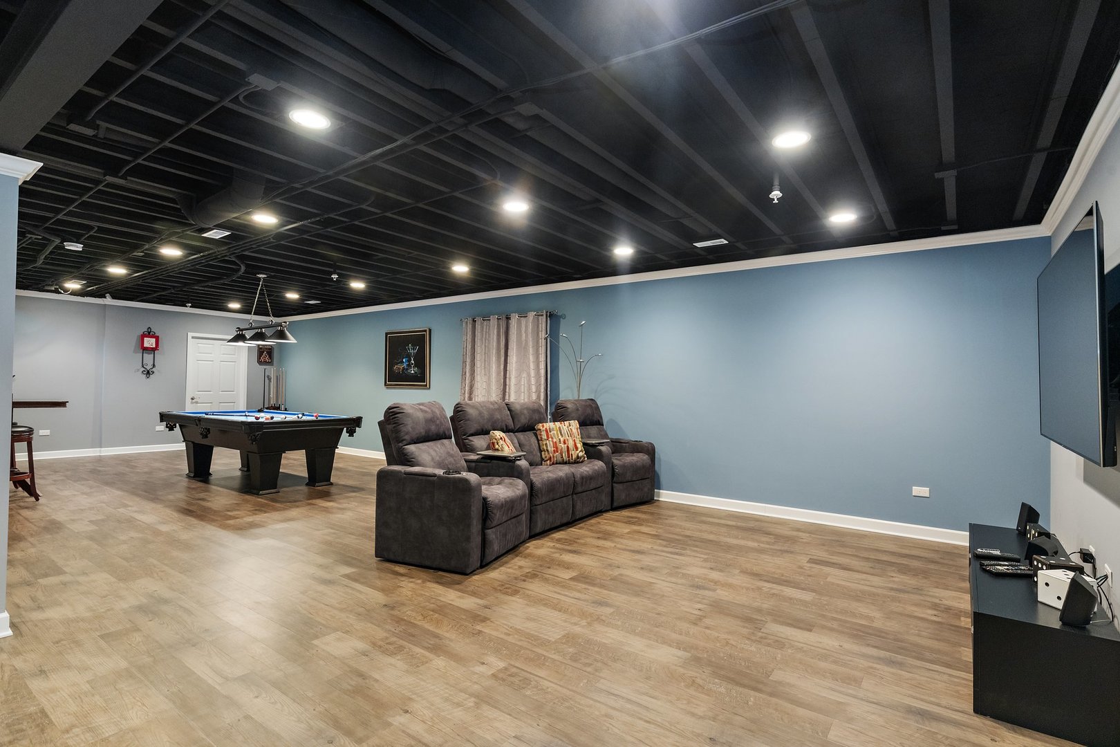 5617 Red Oak Drive Hoffman Estates, IL 60192 - Photo 25 of 30 a view of a livingroom with furniture and a flat screen tv
