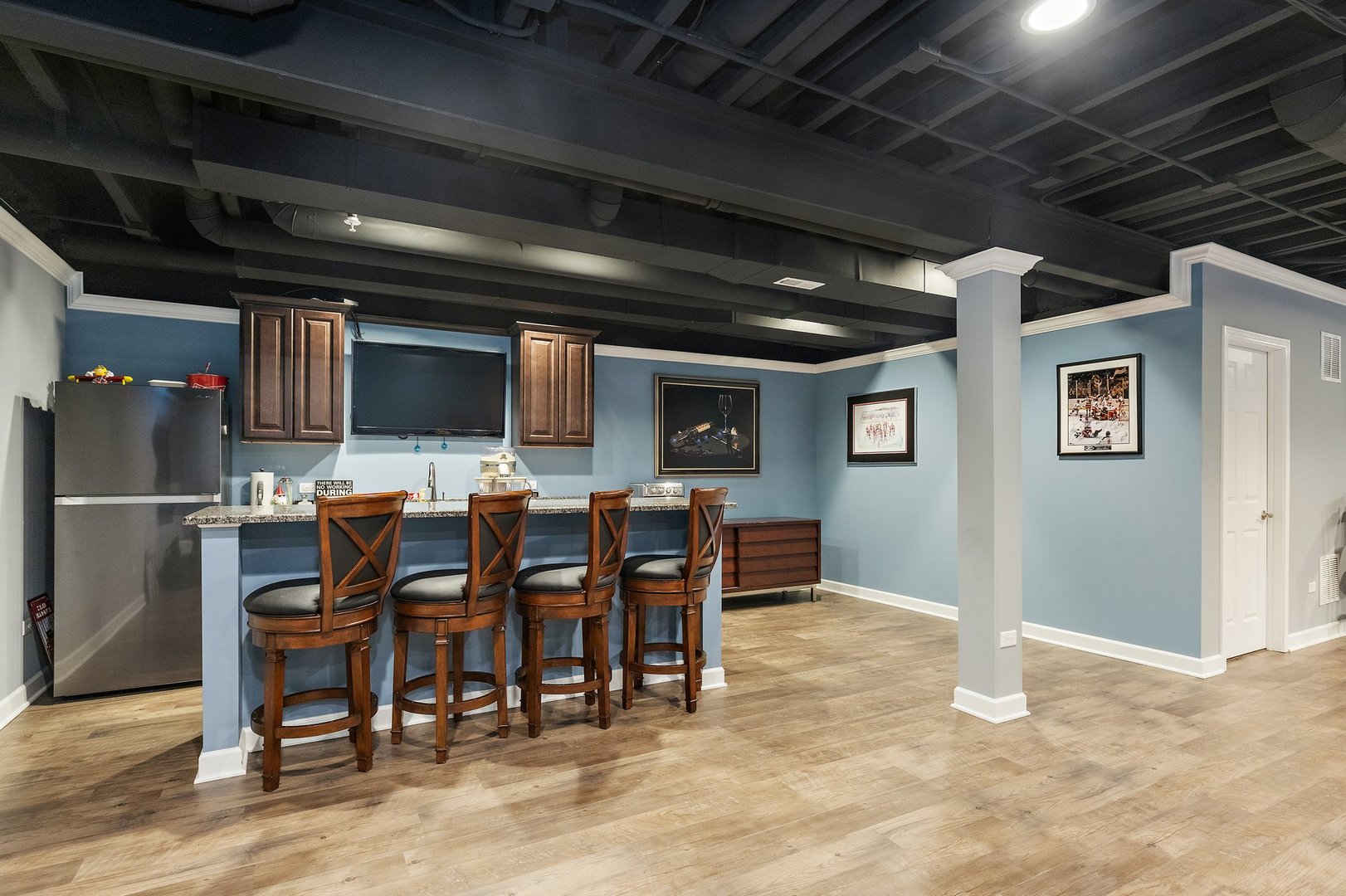5617 Red Oak Drive Hoffman Estates, IL 60192 - Photo 26 of 30 a view of a dining room with furniture