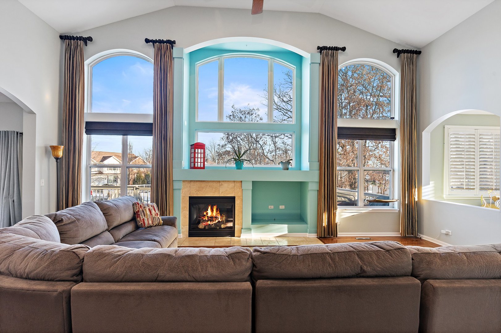 5617 Red Oak Drive Hoffman Estates, IL 60192 - Photo 5 of 30 a living room with furniture and a fireplace