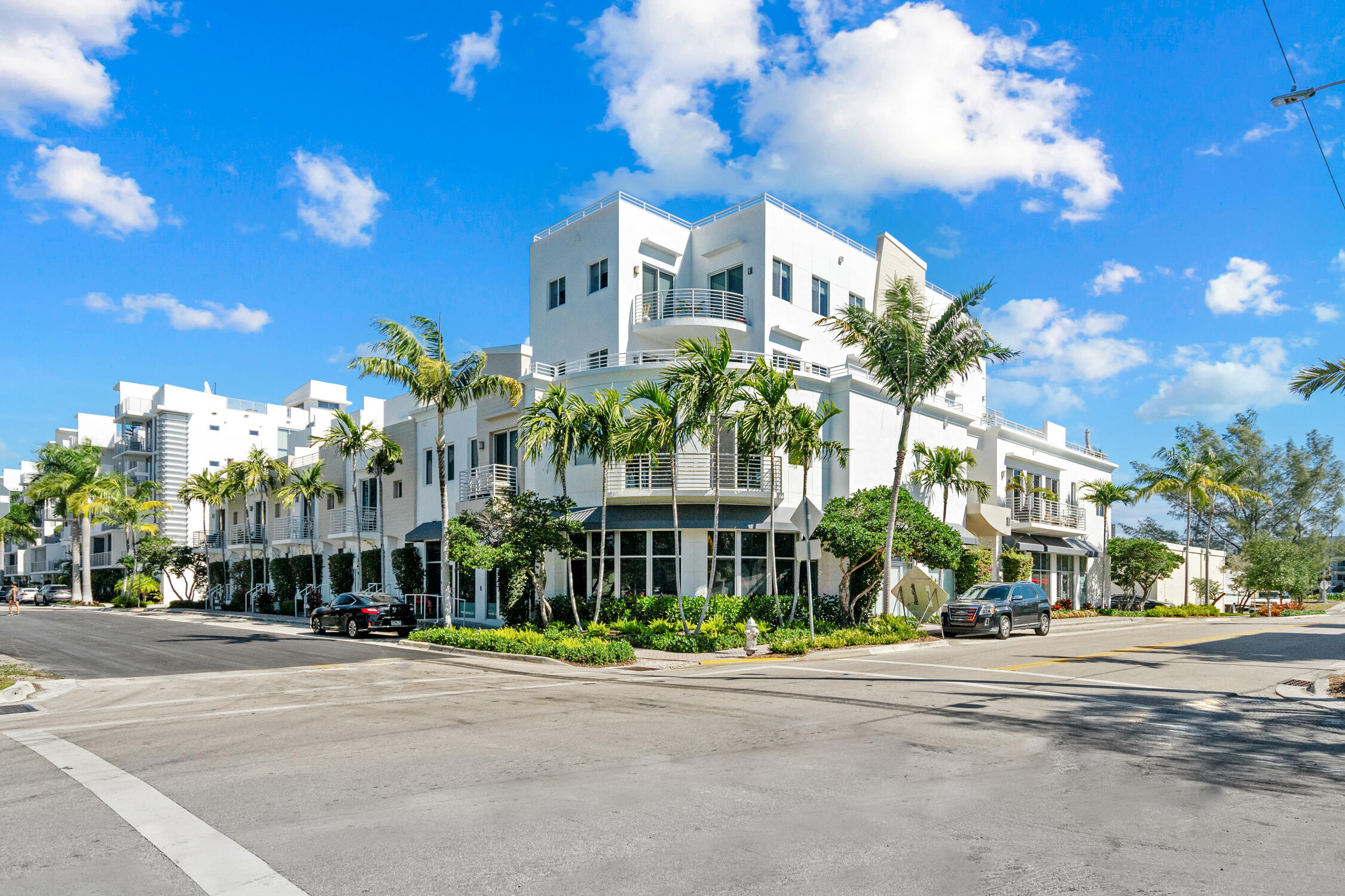 111 Southeast 2nd Street, Unit 401 Delray Beach, FL 33444 - Photo 32 of 38 a view of a building