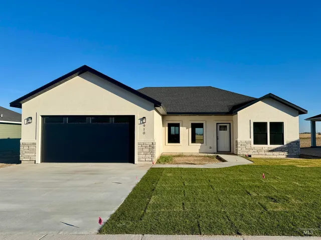 $379,900 | 910 23rd Avenue East, Jerome, ID 83338