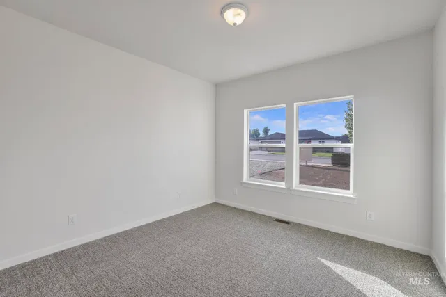 $379,900 | 910 23rd Avenue East, Jerome, ID 83338