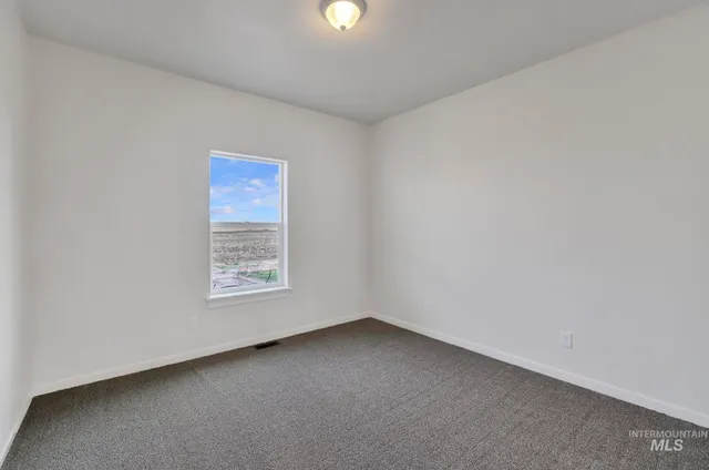 $379,900 | 910 23rd Avenue East, Jerome, ID 83338