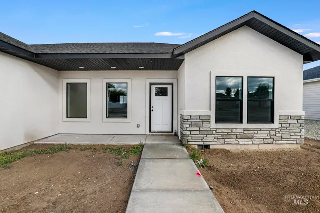 $379,900 | 910 23rd Avenue East, Jerome, ID 83338