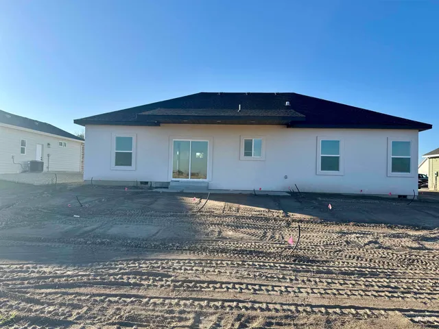 $379,900 | 910 23rd Avenue East, Jerome, ID 83338