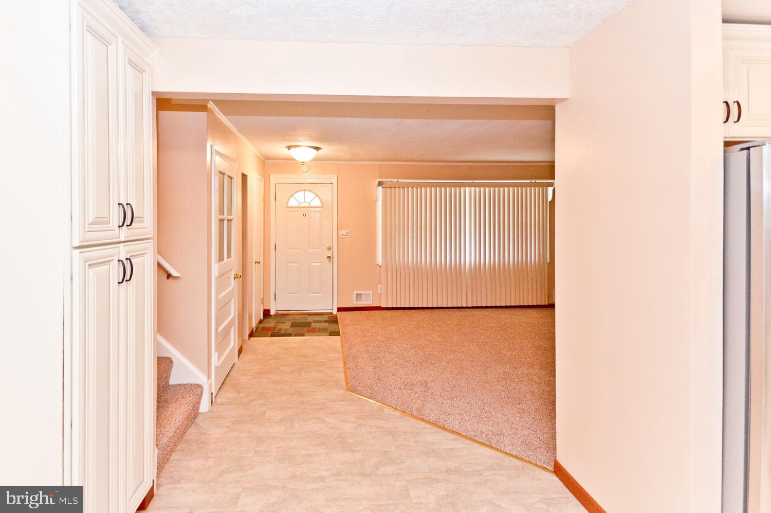 6912 Decatur Place Hyattsville, MD 20784 - Photo 22 of 39 Living Room