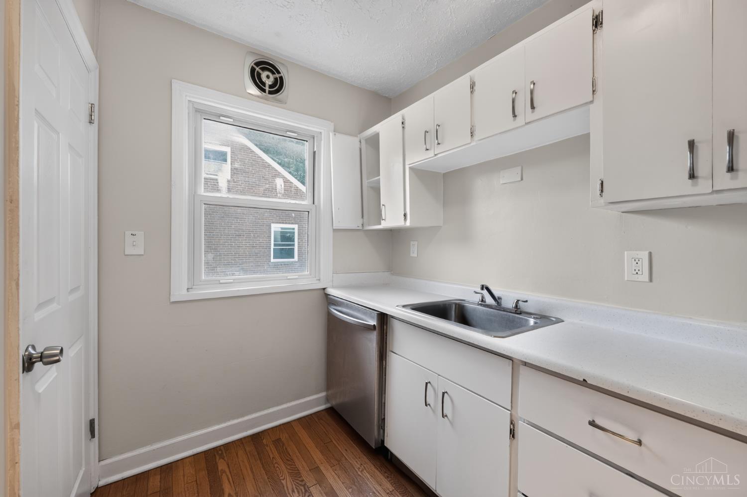4312 Kugler Mill Road Cincinnati, OH 45236 - Photo 12 of 30