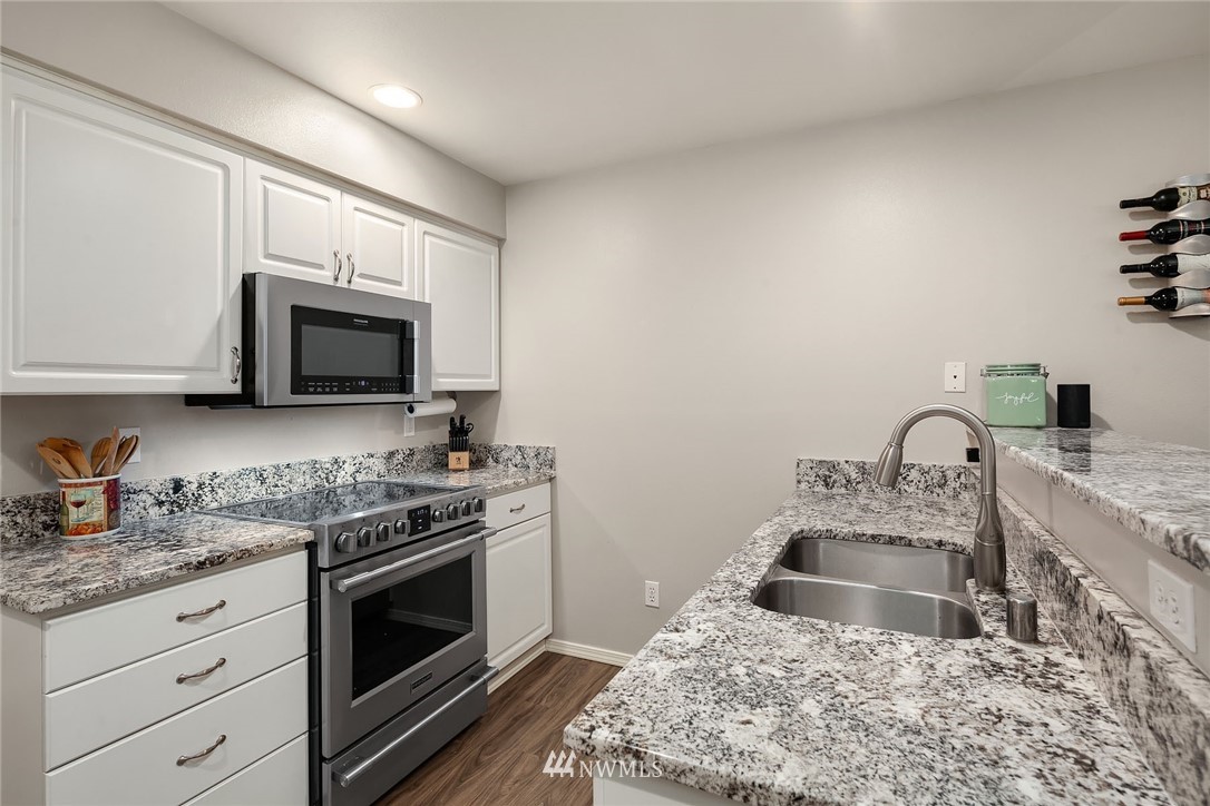 21608 9th Avenue Southeast, Unit B103 Bothell, WA 98021 - Photo 4 of 22