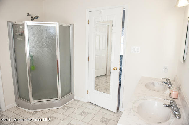 10 Cross Trees Road Brick, NJ 08723 - Photo 17 of 24 shower mba