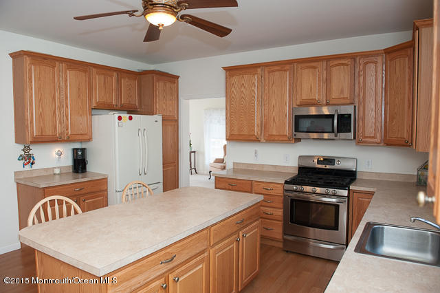 10 Cross Trees Road Brick, NJ 08723 - Photo 6 of 24 kitchen