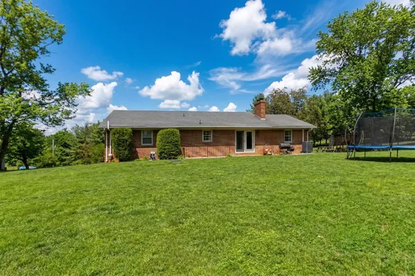 $365,000 | 39 Our Lane, Stuarts Draft, VA 24477