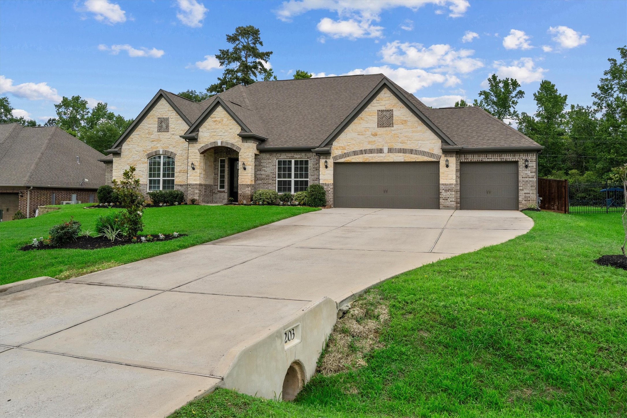 203 Magnolia Reserve Loop Magnolia, TX 77354 - Photo 1 of 49