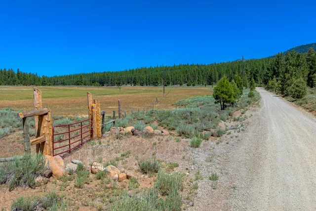 a picture of a bathroom