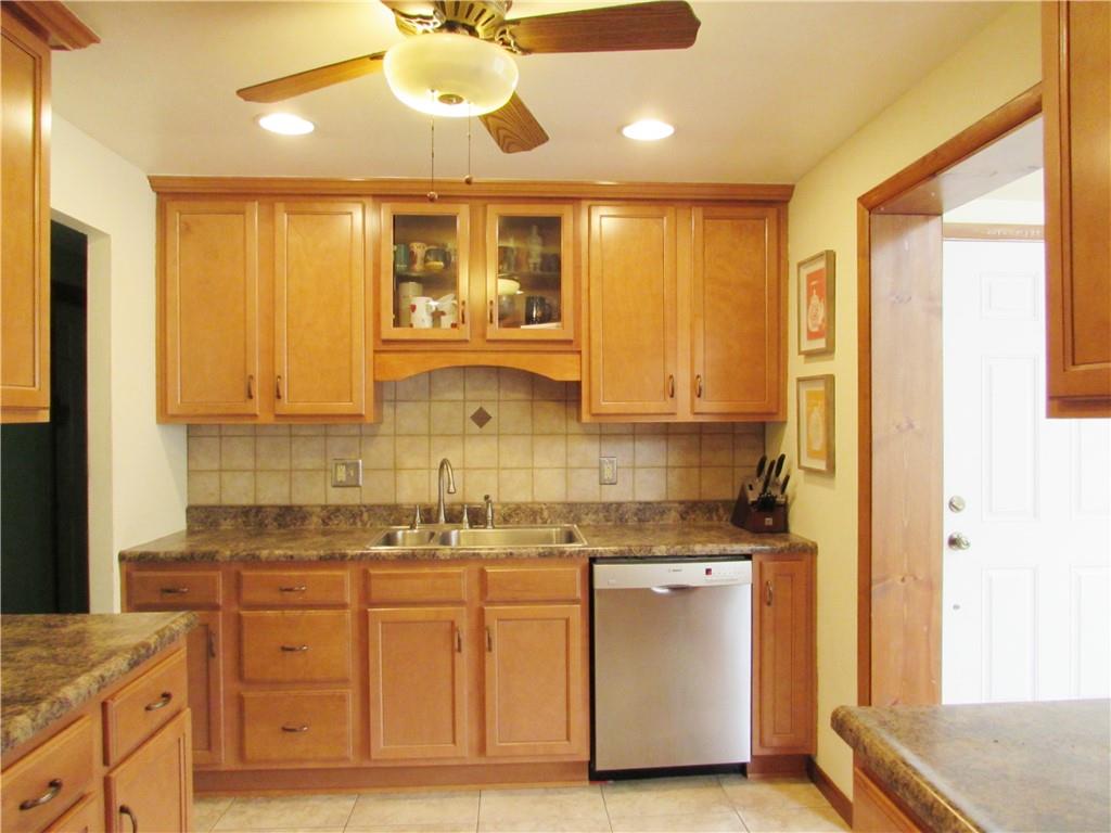 719 Center Road Pittsburgh, PA 15239 - Photo 4 of 25 Gallery Image 4