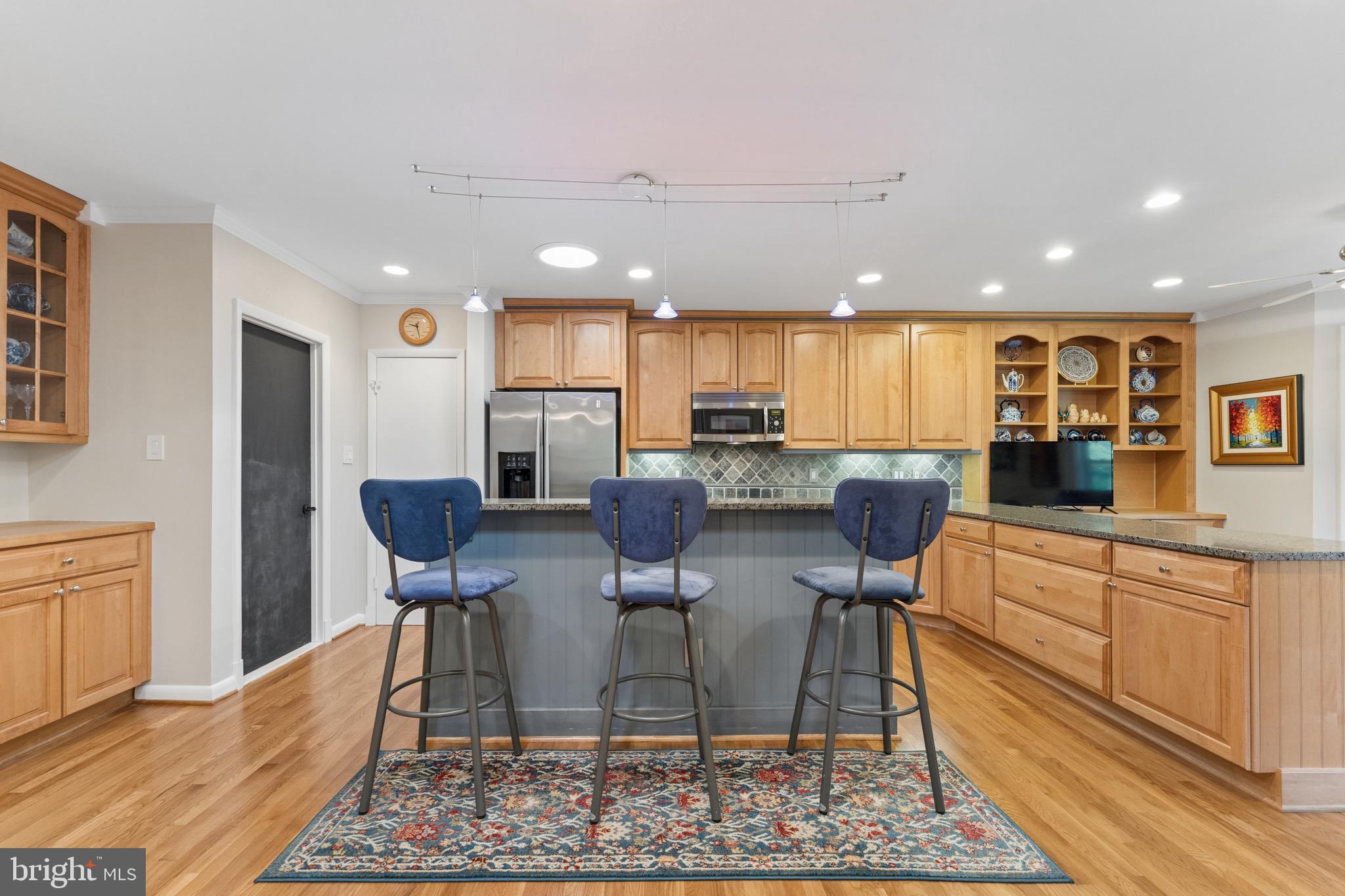 1806 Birch Road McLean, VA 22101 - Photo 15 of 61 Island Bar