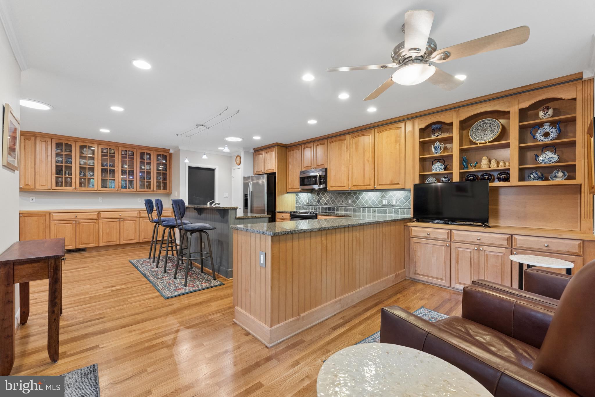 1806 Birch Road McLean, VA 22101 - Photo 17 of 61 LG Kitchen & Breakfast Nook w/ built-in cabinets