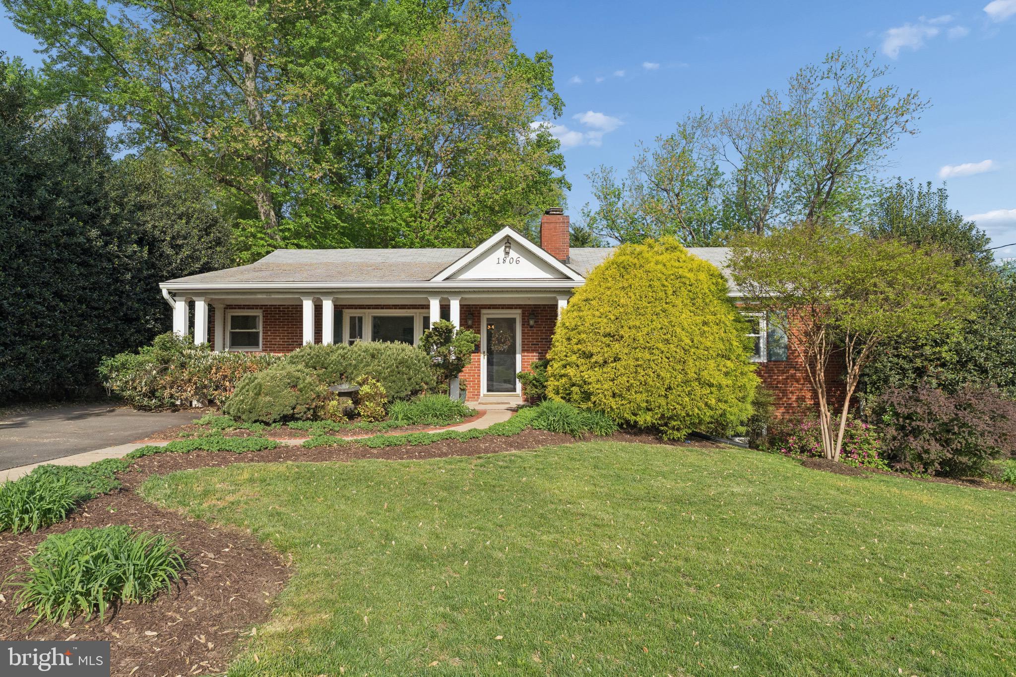 1806 Birch Road McLean, VA 22101 - Photo 4 of 61 Bigger than it looks!