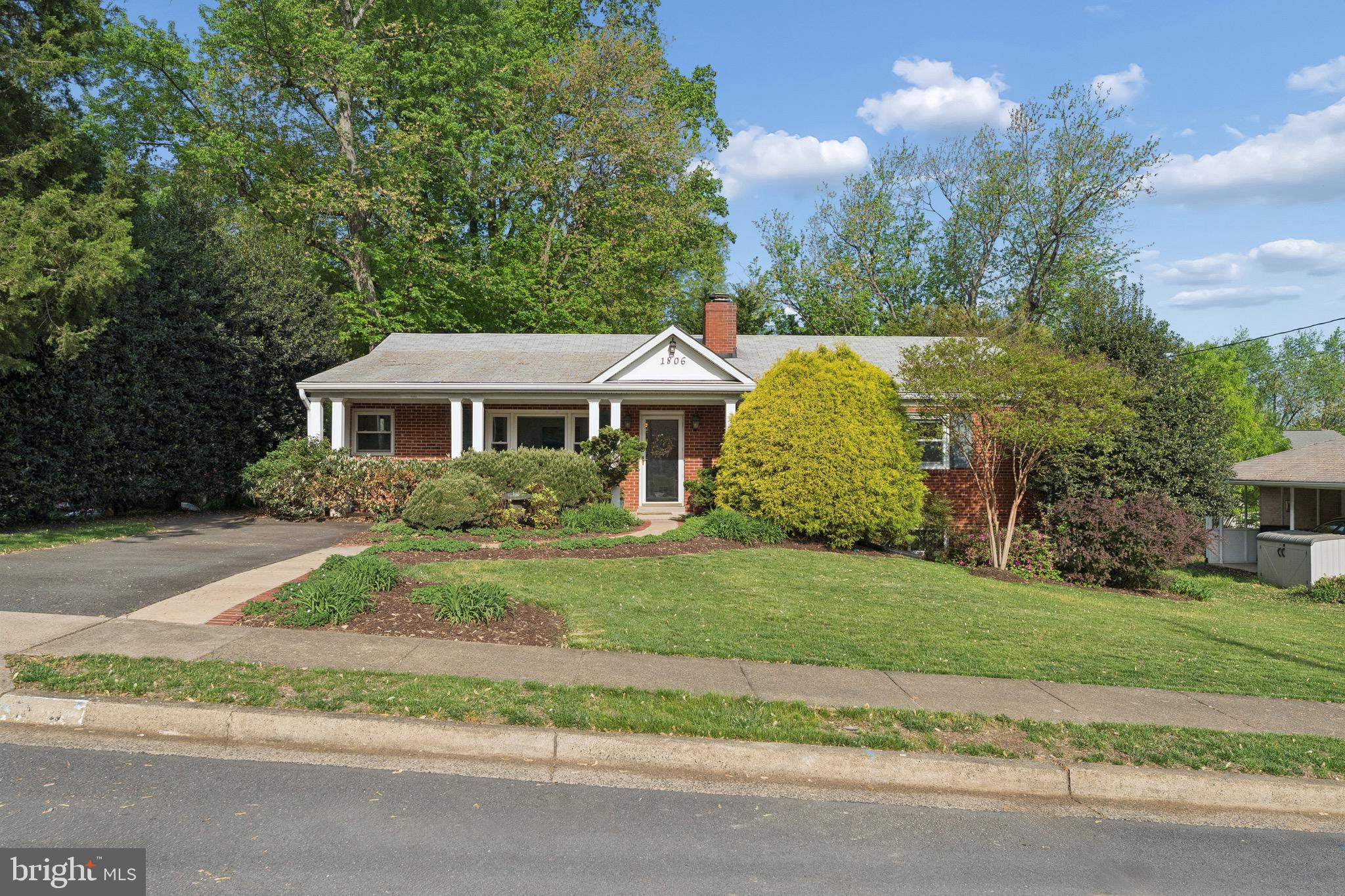 1806 Birch Road McLean, VA 22101 - Photo 5 of 61 On and Off street parking