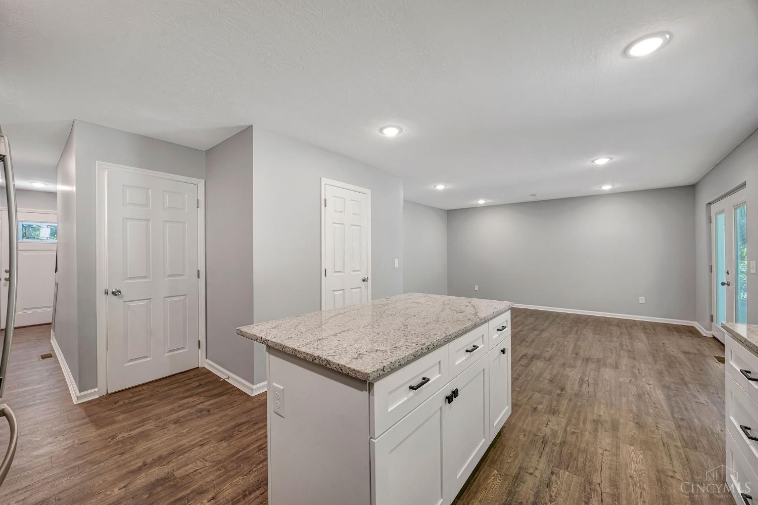 5143 Camargo Road Cincinnati, OH 45227 - Photo 8 of 49