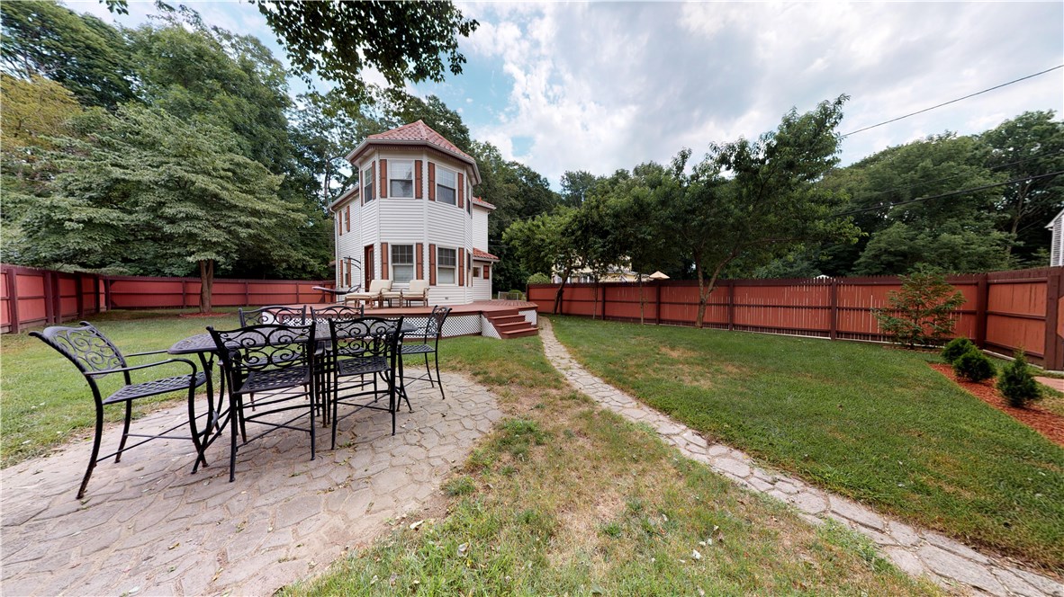 40 Ashton Road East Providence, RI 02915 - Photo 5 of 15 Gallery Image 5