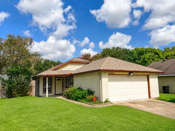 $1,900 | 10806 Parkland Woods Drive, Sugar Land, TX 77498