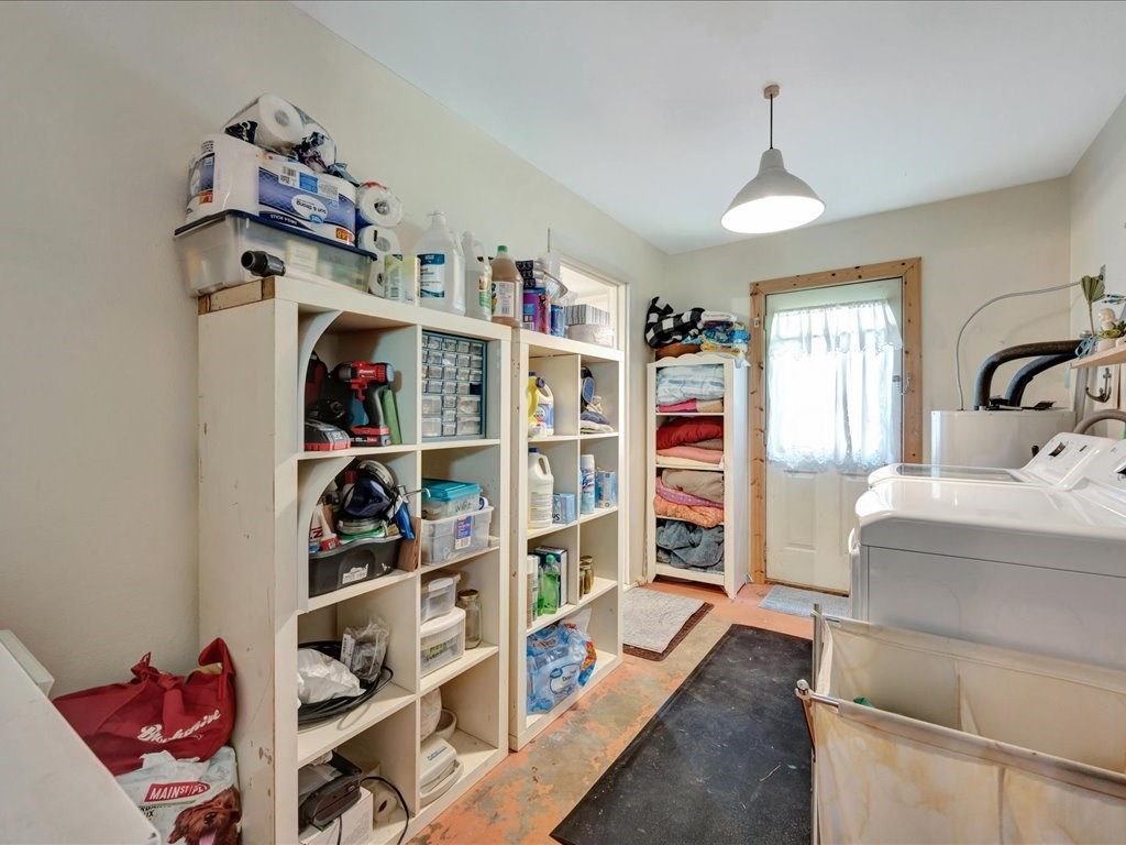 635 Oscar Berry Road Lufkin, TX 75904 - Photo 14 of 36 a bedroom with a bed and closet