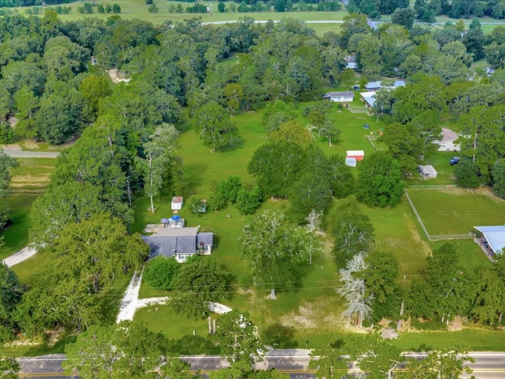 635 Oscar Berry Road Lufkin, TX 75904 - Photo 27 of 36 a view of a garden with a building